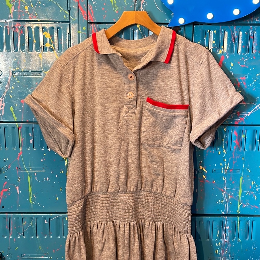 Collared gray/red dress with pocket and buttons. T120